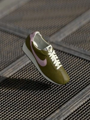 Sneakersy niskie Nike oliwkowy