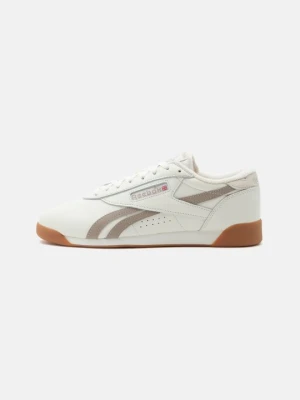 Sneakersy niskie Reebok mleczny