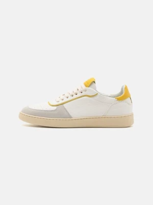 Sneakersy niskie Stuart Weitzman biały