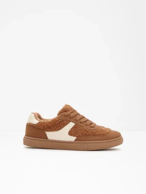 Sneakersy ocieplane w stylu retro BonPrix brązowy