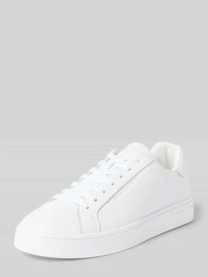 Sneakersy skórzane z wytłoczonym logo model ‘ACTION’ Armani Exchange