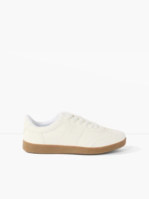 Sneakersy w stylu retro BonPrix biały