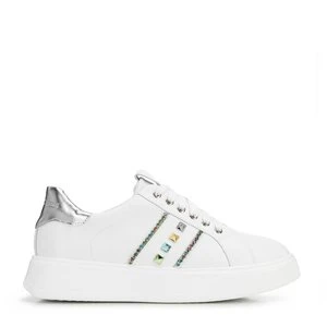 Sneakersy z imitacji skóry z ozdobami biało - srebrne Wittchen
