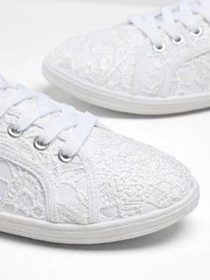 Sneakersy z koronką bonprix