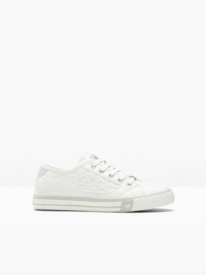 Sneakersy z koronką marki Mustang BonPrix biały