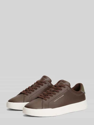 Sneakersy z mieszanki skóry i tkaniny z napisem z logo Tommy Hilfiger Średniobrązowy