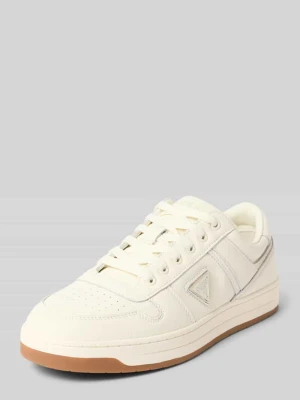 Sneakersy ze skóry z detalem z logo model 'UDDENT' Guess