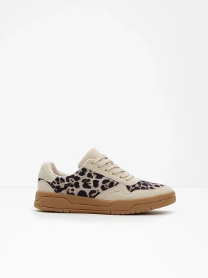 Sneakersy ze wzorem w panterkę BonPrix beżowy