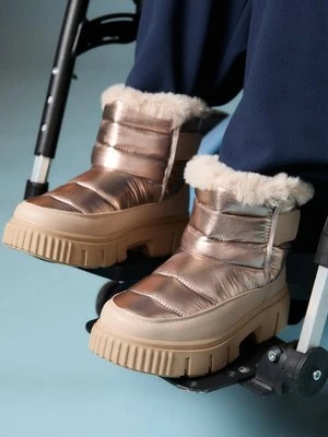 Śniegowce Anna Field