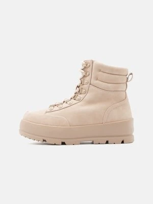 Śniegowce Call it Spring