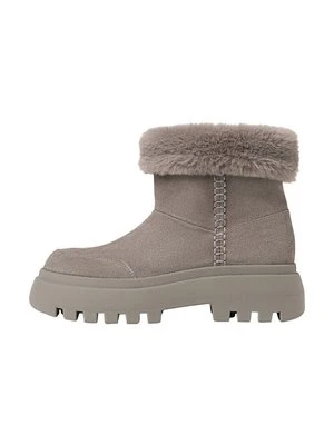 Śniegowce Stradivarius