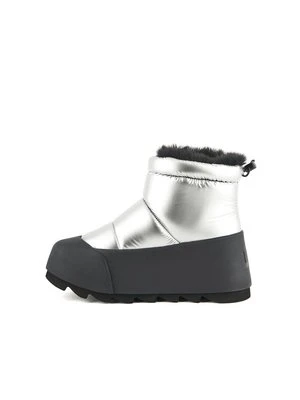 Śniegowce United Nude