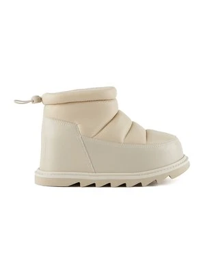 Śniegowce United Nude