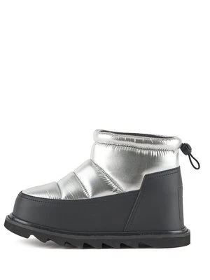 Śniegowce United Nude