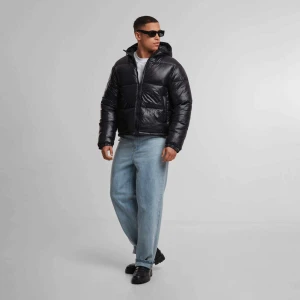 SNIPES Shiny Puffer Jacket With Hood mężczyźni Kurtki puchowe czarny rozmiar Odzież