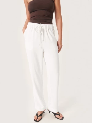 Soaked in Luxury Spodnie "Shirley" w kolorze białym rozmiar: M