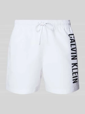Spodenki kąpielowe o kroju regular fit z nadrukiem z logo Calvin Klein Underwear