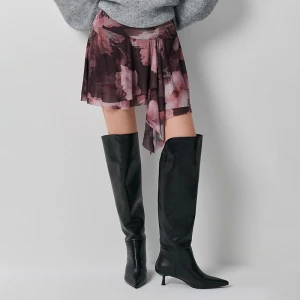 Spódnico-spodenki z kwiatowym wzorem falbankami House