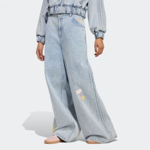 SPODNIE adidas CARE BEAR HIGH RISE WIDE LEG DENIM Clear Sky