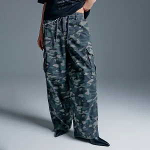 Spodnie baggy cargo we wzór camo House