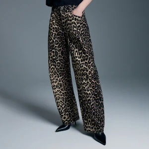 Spodnie baggy low waist w panterkę House