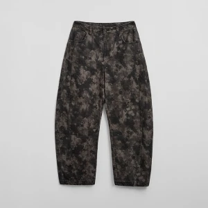 Spodnie barrel fit we wzór abstract camo House czarny