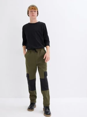 Spodnie bojówki z softshellu, z regulacją w pasie bonprix