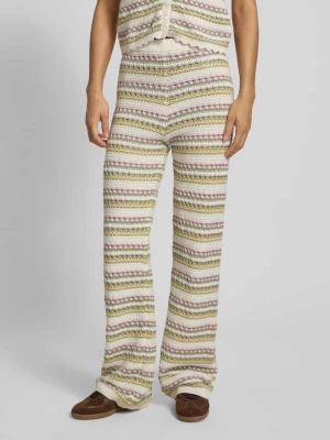 Spodnie bootcut we wzorze na całej powierzchni REVIEW