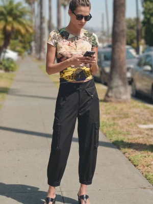 Spodnie capri cargo Desigual czarny