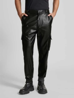 Spodnie cargo o kroju regular fit z imitacji skóry model ‘Geza’ HUGO
