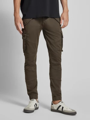 Spodnie cargo o kroju tapered fit z kieszeniami z patką model ‘COMBAT PANT’ alpha industries