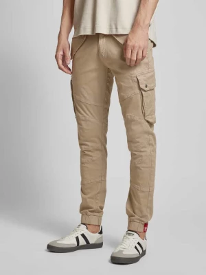 Spodnie cargo o kroju tapered fit z kieszeniami z patką model ‘COMBAT PANT’ alpha industries