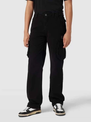 Spodnie cargo o rozkloszowanym kroju z naszywką z logo model ‘JET’ alpha industries