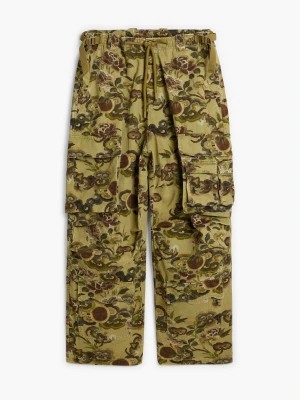Spodnie cargo w kamuflaż Desigual zielony