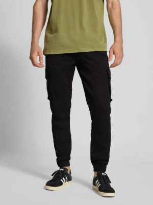 Spodnie cargo z kieszeniami z tyłu model ‘COMBAT PANT’ alpha industries