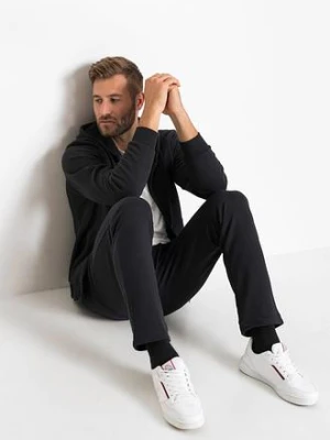 Spodnie sportowe z praktycznymi kieszeniami zapinanymi na zamek bonprix