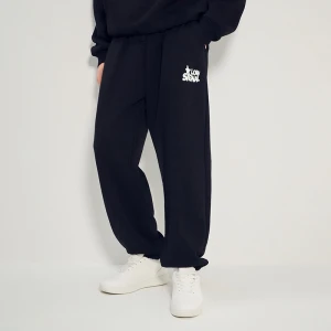 Spodnie dresowe baggy z małym nadrukiem czarne House