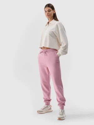 Spodnie dresowe joggery damskie - pudrowy róż 4F
