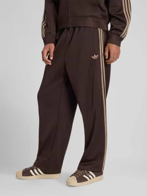 Spodnie dresowe o kroju loose fit z mieszanka bawełny z wyhaftowanym logo adidas Originals