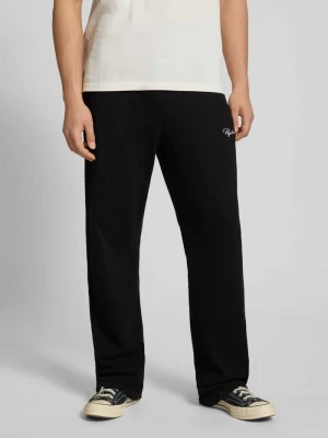 Spodnie dresowe o kroju loose fit z wyhaftowanym logo model 'Signar' Pegador