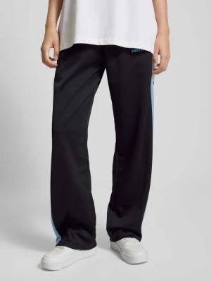 Spodnie dresowe o kroju regular fit z bocznymi listwami na zatrzaski Review
