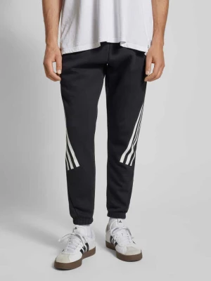 Spodnie dresowe o kroju regular fit z charakterystycznymi dla marki paskami ADIDAS SPORTSWEAR