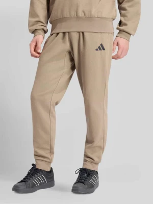 Spodnie dresowe o kroju regular fit z mieszanki bawełny Adidas Khaki