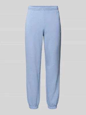 Spodnie dresowe o kroju regular fit z mieszanki bawełny Lacoste