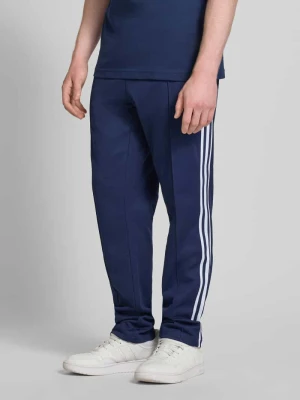 Spodnie dresowe o kroju regular fit z mieszanki bawełny model ‘Classic’ adidas Originals