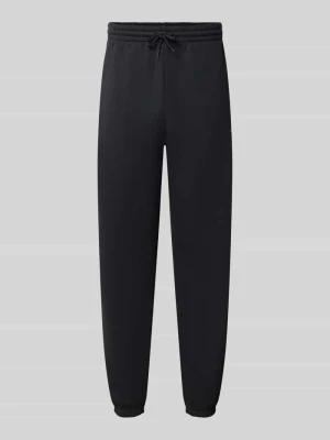 Spodnie dresowe o kroju regular fit z mieszanki bawełny z wyhaftowanym logo New Balance Czarny