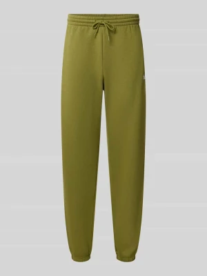 Spodnie dresowe o kroju regular fit z mieszanki bawełny z wyhaftowanym logo New Balance Zielony