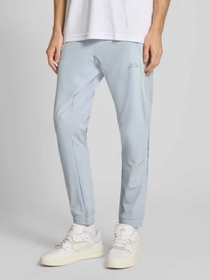 Spodnie dresowe o kroju regular fit z nadrukiem z logo adidas Training