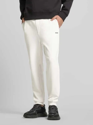 Spodnie dresowe o kroju regular fit z nadrukiem z logo model ‘Dayote’ HUGO