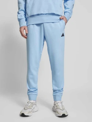Spodnie dresowe o kroju regular fit z tunelem adidas Sportswear